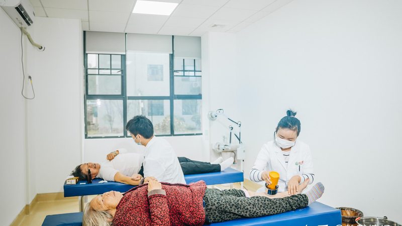 社区养老运营资质所需人员配置解析**